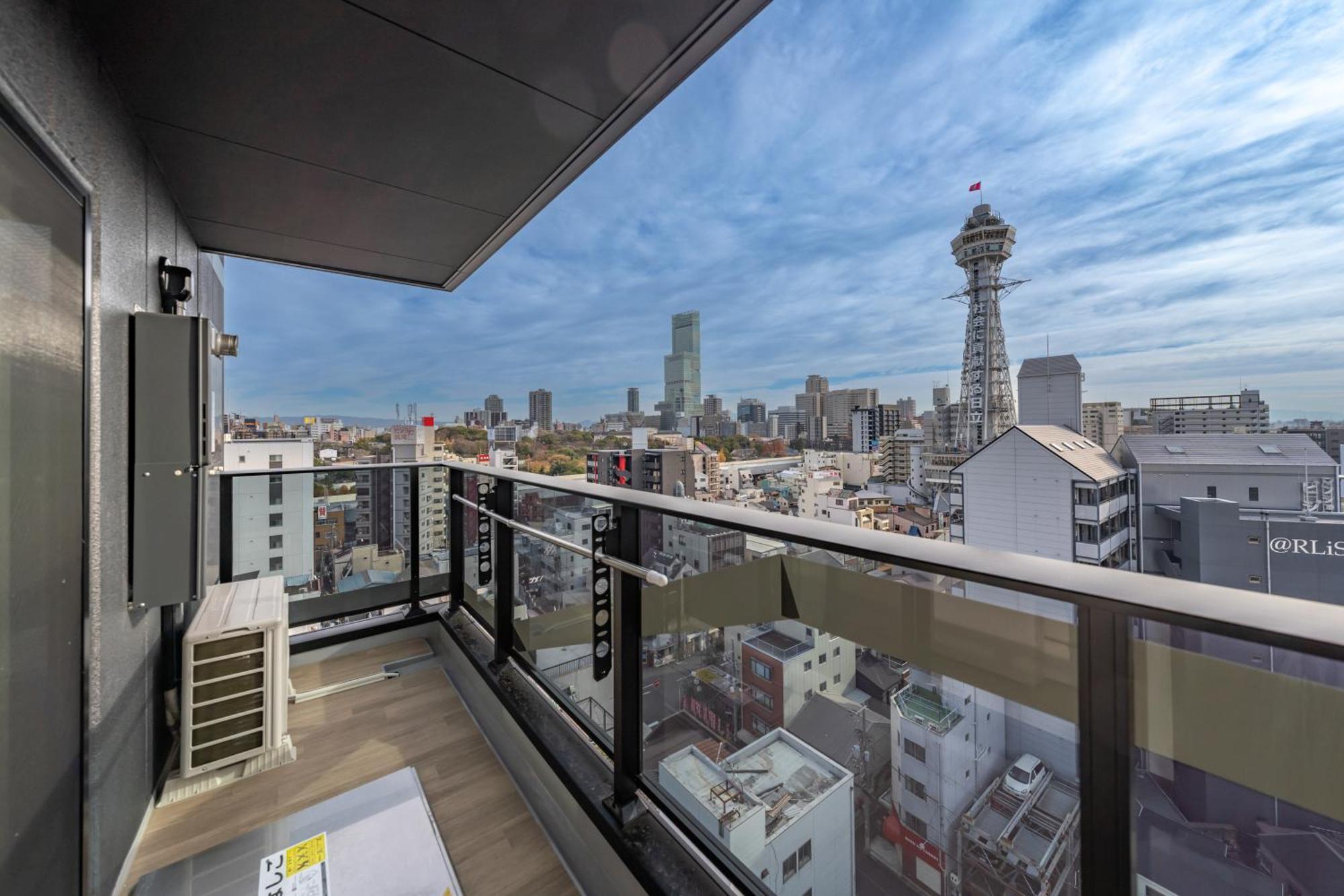 11 Shinsekai Apartemen